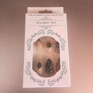 Beautiful Nail Green And Gold Wing Gems 24 Piece Press-on Nails